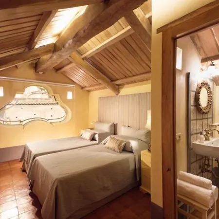 Montepertuso Sleeps 9 Vila *