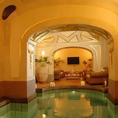 Vila Montepertuso Sleeps 9 *