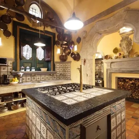 Vila Montepertuso Sleeps 9